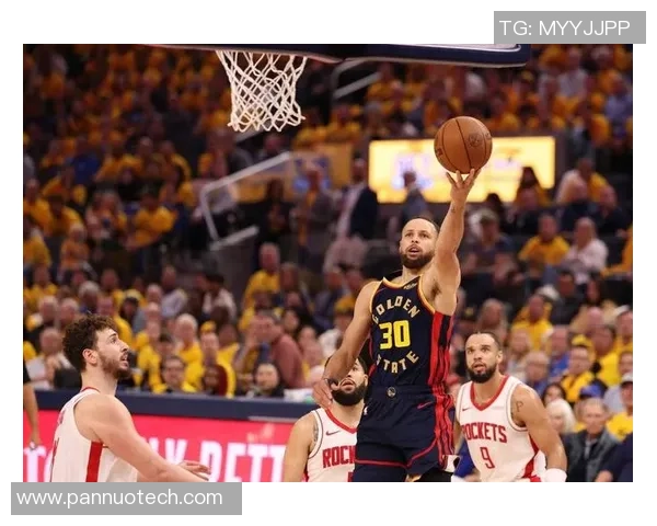 2017年火箭队与勇士队激战回顾：经典对决与精彩瞬间的深度解析