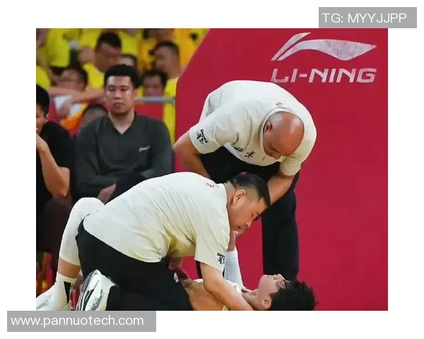 北京与四川的裁判争议引发热议球迷对判罚公正性提出质疑