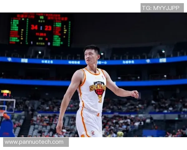 周鹏：从篮球场上的拼搏者到生活中的坚韧榜样，探索他的成长与奋斗之路